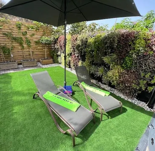 Relaxing Garden Cristianos Con Jacuzzi Y Barbacoa Lejlighed *